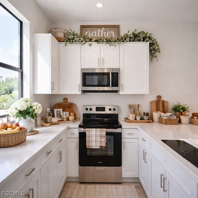 Building Photo - 714 W 12th St