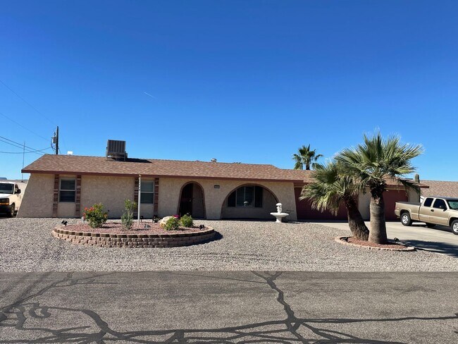 Building Photo - OWNER'S SUMMER SPECIAL-$300 OFF first 3 months! Sparkling Pool Home!