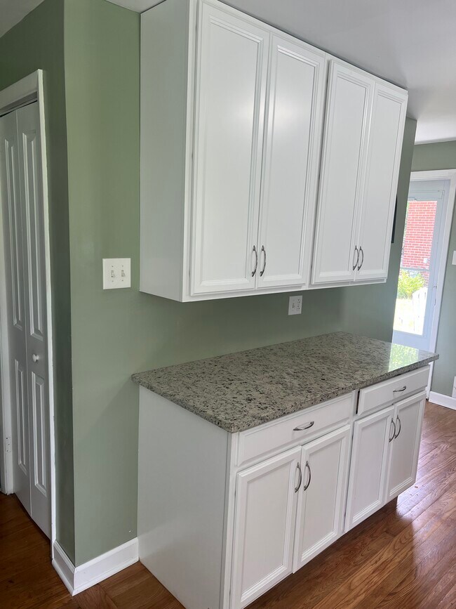 Foto del edificio - 414 Wyndhurst Dr