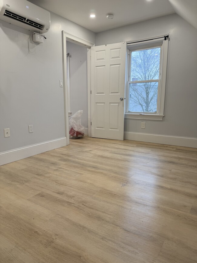 Foto del edificio - 12 Chestnut Ave