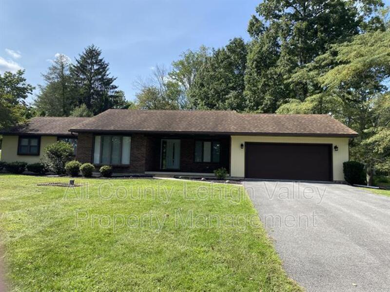 523 Echo Lake Dr, Bangor, PA 18013 House Rental in Bangor, PA