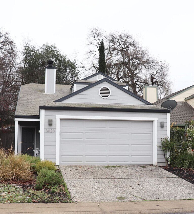 Primary Photo - Updated 3 Bedroom 2.5 Bath in Rocklin