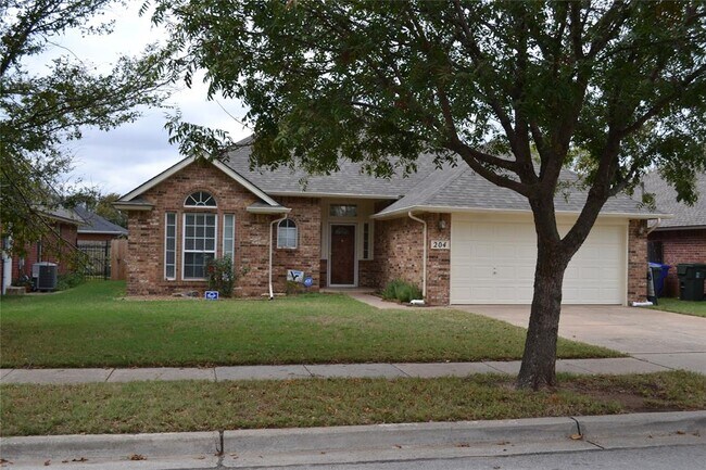 Building Photo - 204 Pinafore Dr