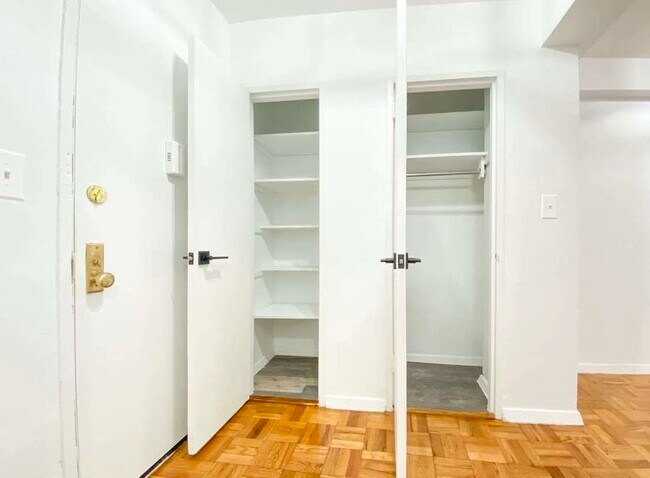 Building Photo - Quintess Apartments