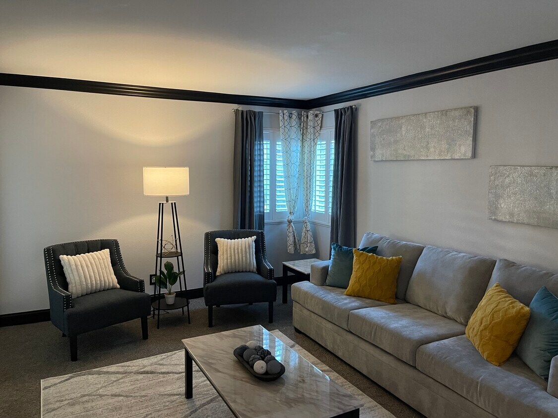 Living Room - 5065 Twilight Canyon Rd