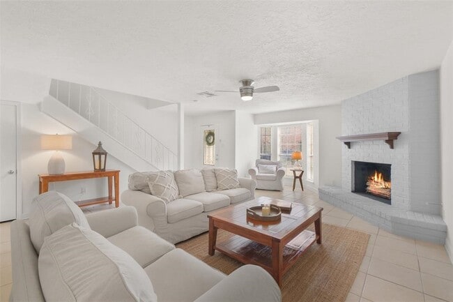 Foto del edificio - 3371 Continental Dr