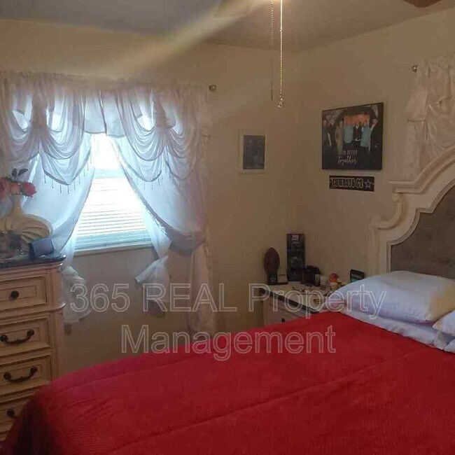 Building Photo - 2220 2nd St