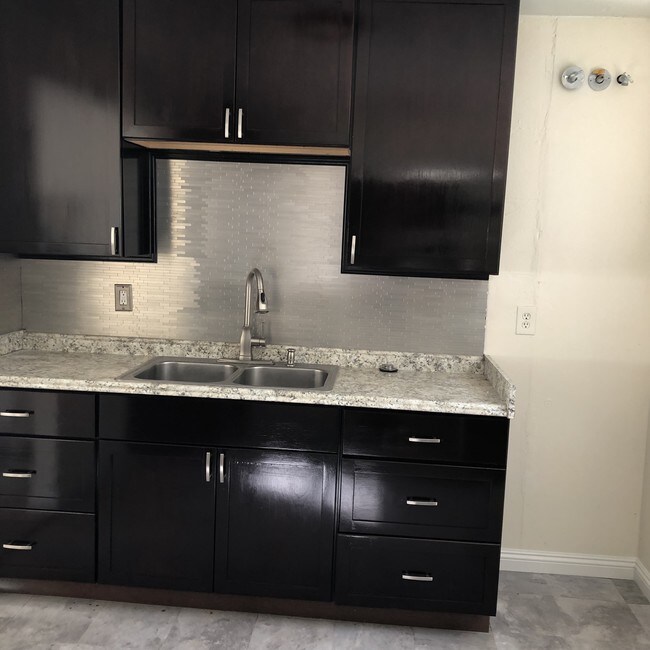 Foto del edificio - 2426 Oswego St
