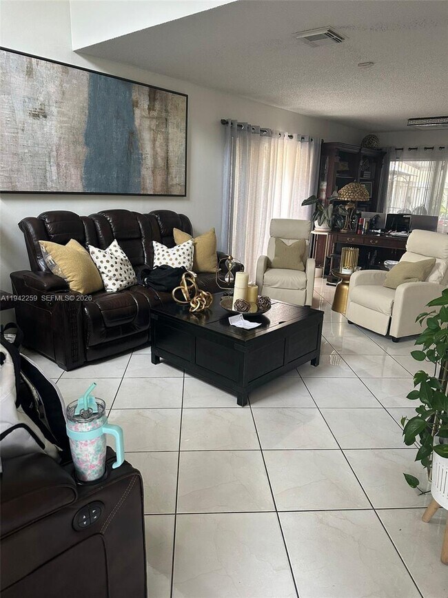 Foto del edificio - 300 SW 100th Ave