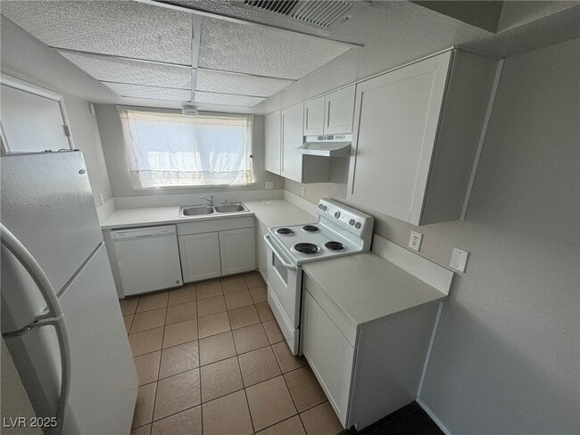 Foto del edificio - 575 Roxella Ln