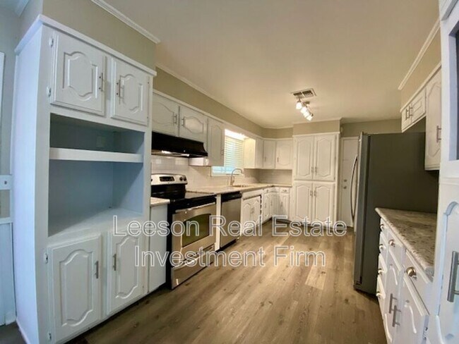 Foto del edificio - 845 Elmdale St