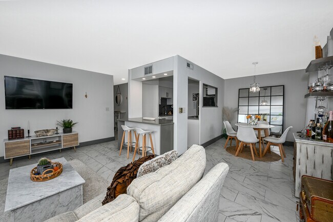 Foto del edificio - 11850 Edgewater Dr