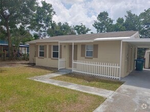 Building Photo - 2440 Alamanda Ave