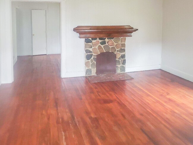 Building Photo - 142 Windsor Ave