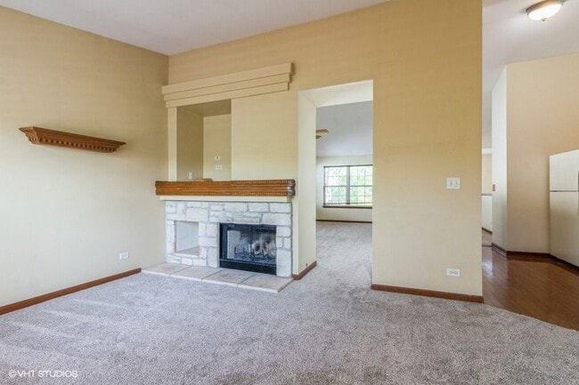 Building Photo - 2418 Oneida Ln