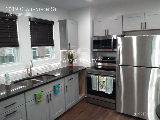 Foto del edificio - 1019 Clarendon St - Available Mid April