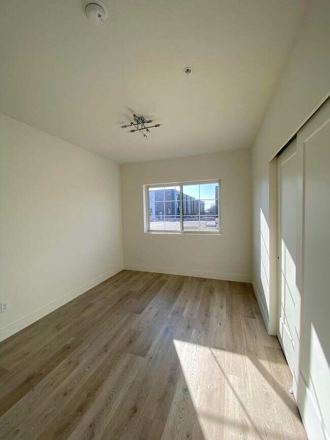 Foto del edificio - 1272 E Hudson Ave