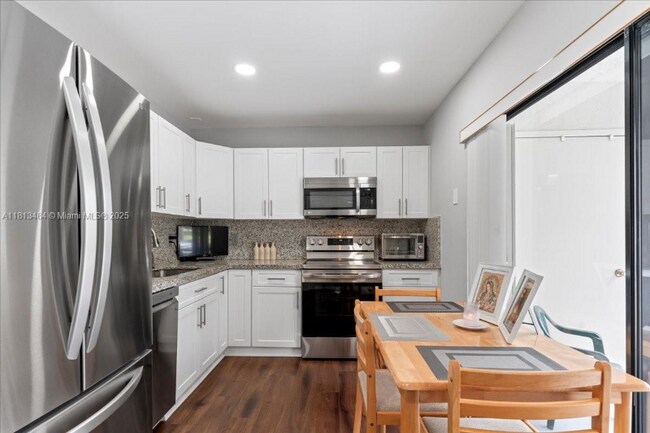 Foto del edificio - 10789 NW 11th St