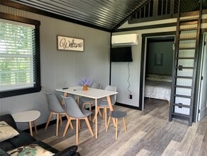 Building Photo - 9706 Camelots Ct