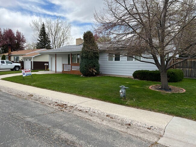 Building Photo - 3 Bed 1 Bath Home In Lander, WY in Great N...