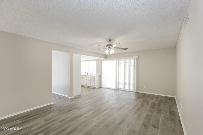 Foto del edificio - 6350 W Sunnyslope Ln