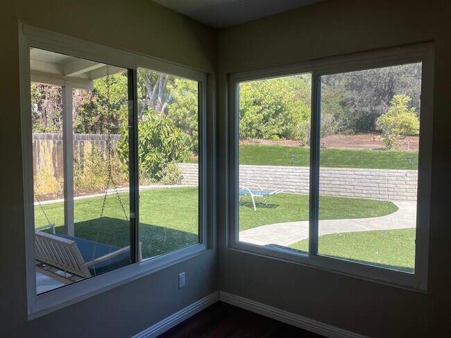 Foto del edificio - 4925 Tierra Baja Way