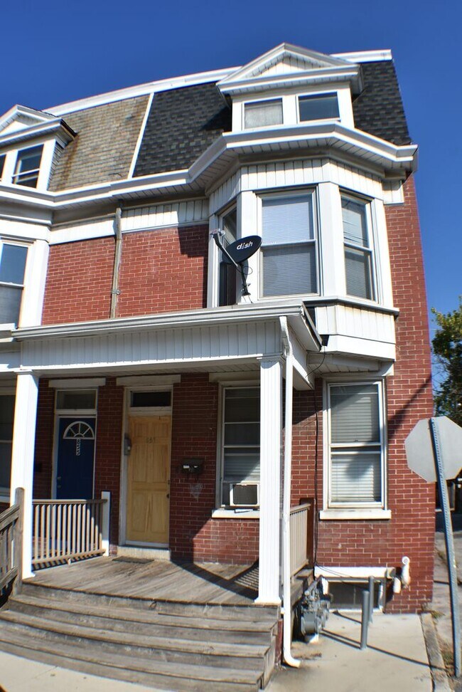 Building Photo - 857 Wayne Ave
