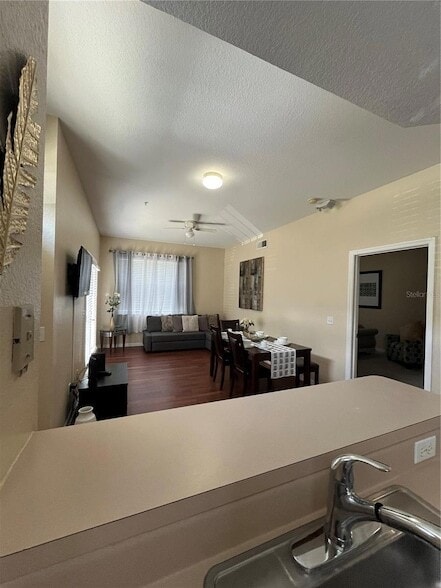 Building Photo - 2201 San Cristobolo Dr