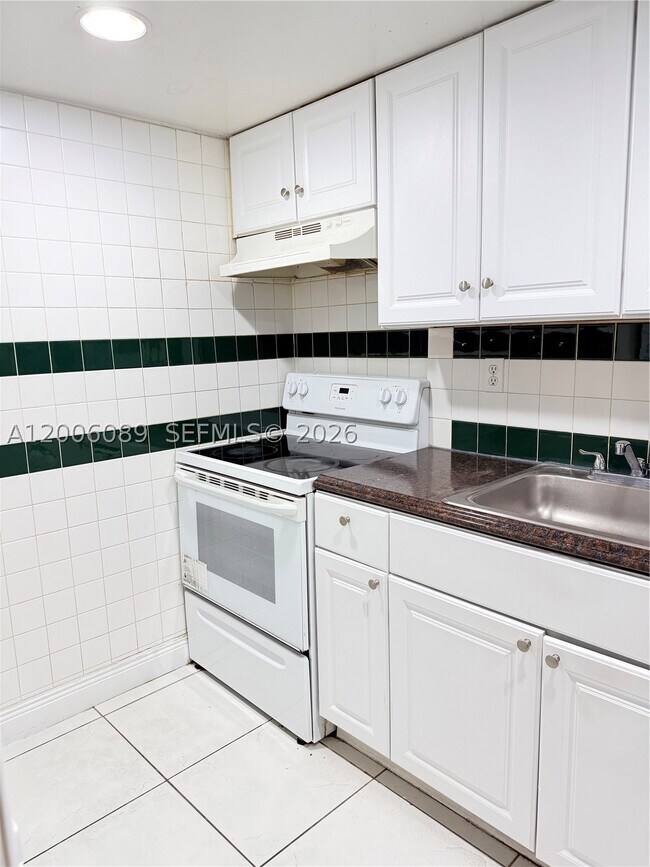 Foto del edificio - 10090 NW 80th Ct