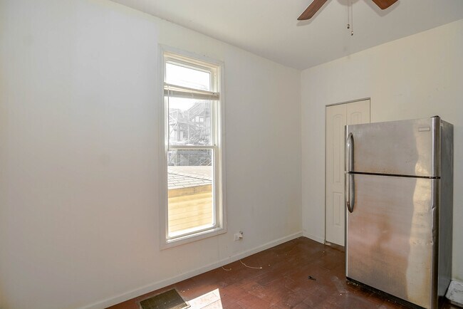 Building Photo - 3426 W McLean Ave