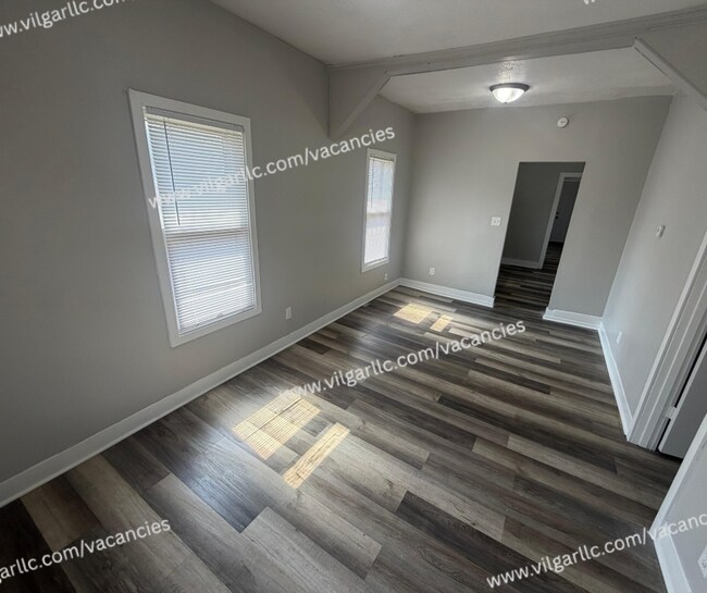 Foto del edificio - FOR RENT — SPACIOUS 3 BED / 1 BATH HOME