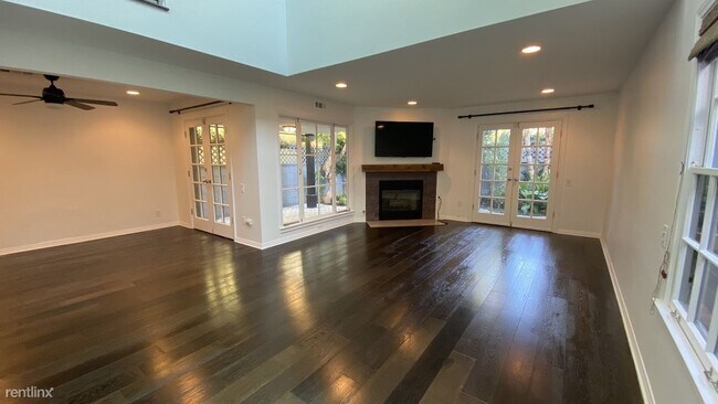 Foto del edificio - 2 br, 2.5 bath Townhome - 2016 Alberta Ave...