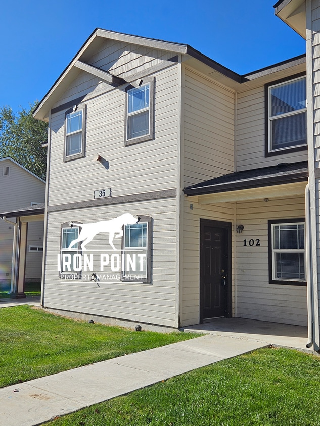 Primary Photo - 35WHITEOAK