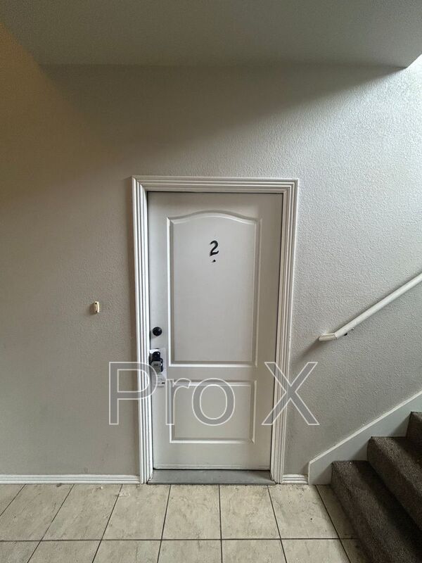 Foto del edificio - 2670 N Valencia Ave