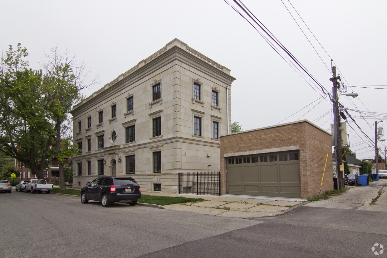 Building Photo - 2216 W Grace St