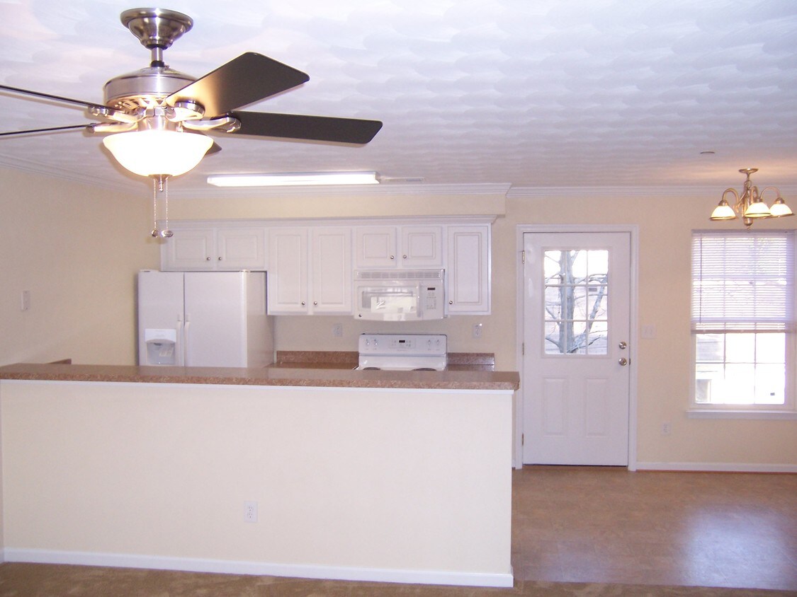 Building Photo - 1336 Picadilly St