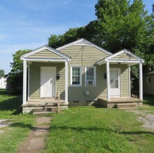 Building Photo - 913 Priam St
