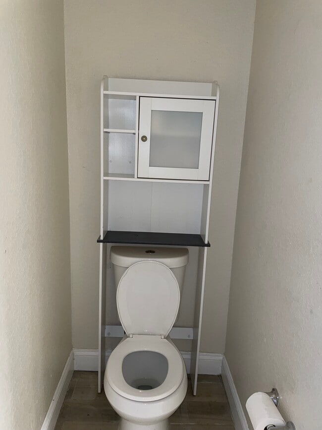 Photo - 2410 W Azeele St Apartment