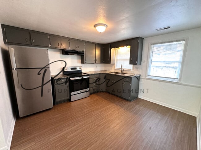 Building Photo - 639-C S Crysler Ave