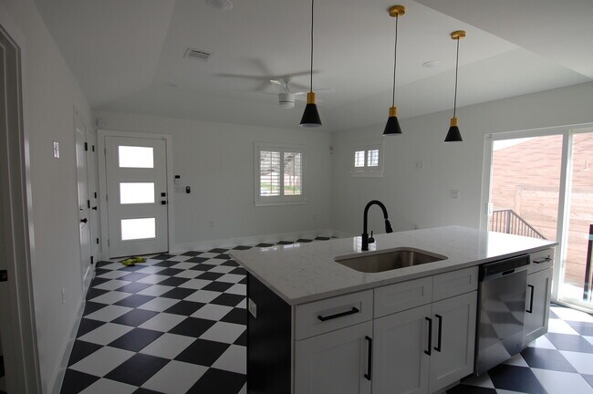 Building Photo - 6806 Pondsdale Ln