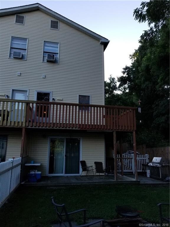 Building Photo - 854 Hart St Ext