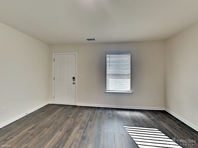 Building Photo - 207 Renwick Dr