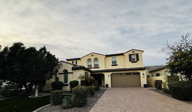 Foto del edificio - 2565 E Ebony Dr