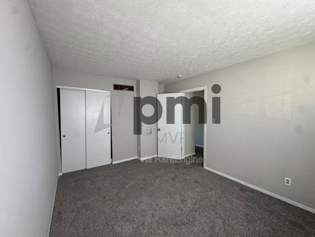 Foto del edificio - 4056 Carlton Ave