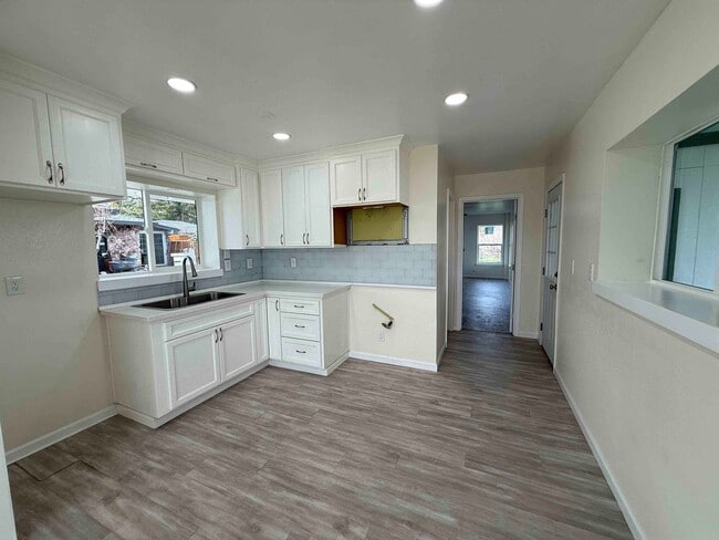 Building Photo - 2/3 Bedroom in Orangevale