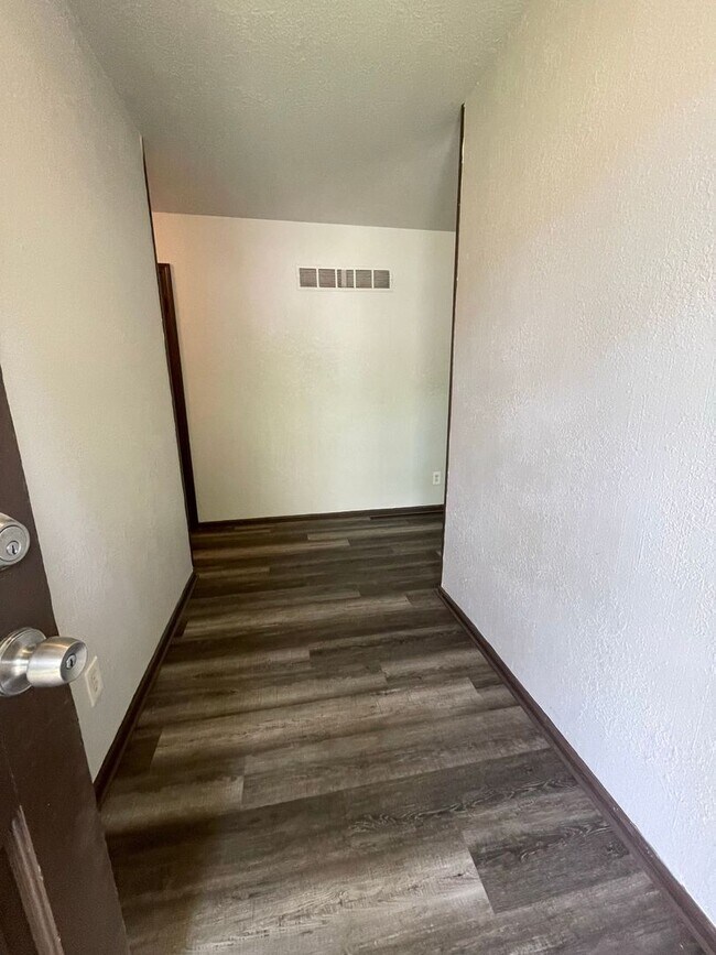 Foto del edificio - 3-Bedroom, 1-Bathroom home in Kansas City