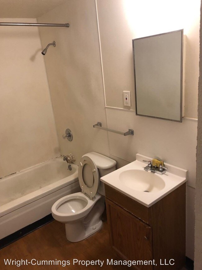 Foto del edificio - 1862 E 81st St