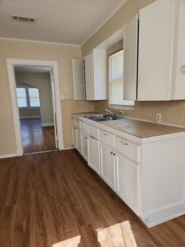 Foto del edificio - 4978 Jean St