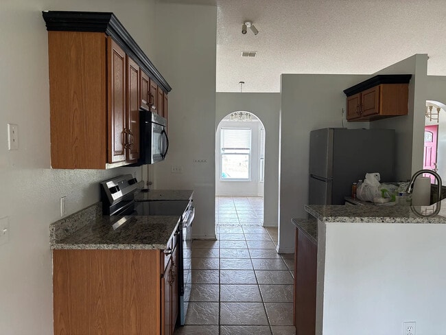 Building Photo - 305 Cocoa Ct