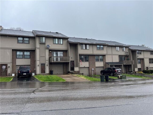 Foto del edificio - 331 Ridge Point Cir